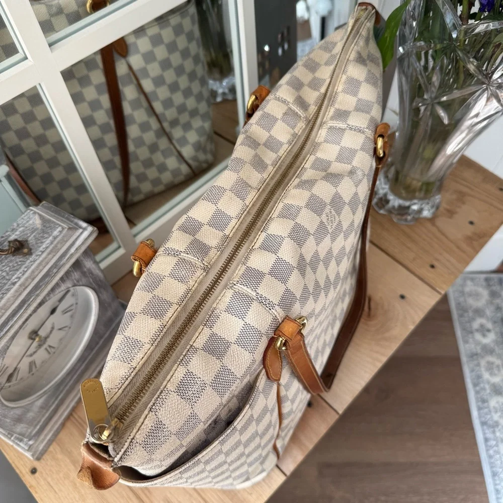 Authentic Louis Vuitton Totally GM Damier Azur Checkered Pattern Shoulder Bag - Picture 4 of 16